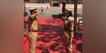 Moment Of Pride, Ips Daughter Salute To His Dgp Father Of Assam Video: Assam DGP GP Singh Salutes IPS Daughter Aishwarya