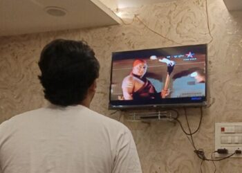 Viral Pic Of A Young Boy Waiting For Majulika Scene While Standing In Bar