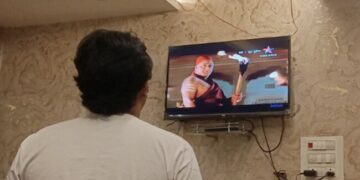 Viral Pic Of A Young Boy Waiting For Majulika Scene While Standing In Bar