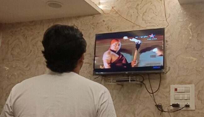 Viral Pic Of A Young Boy Waiting For Majulika Scene While Standing In Bar