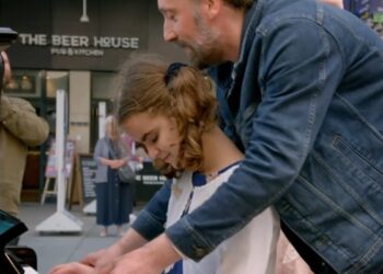 This 13-year-old Girl Cannot See With Her Eyes, But Played Beautiful Tunes On The Piano With Love Ndtv Hindi Ndtv India