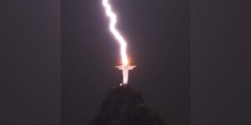 Lightning Strikes Christ The Redeemer Statue In Brazil, Viral Pic Stuns Internet Netizens