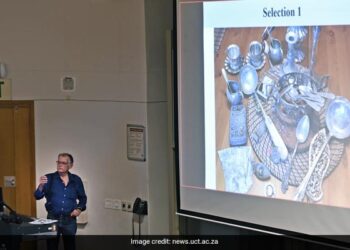 By Digging The Ground, The Person Took Out The 80 Year Old Treasure, The Ancestors Had Buried It Before The Second World War Ndtv Hindi Ndtv India