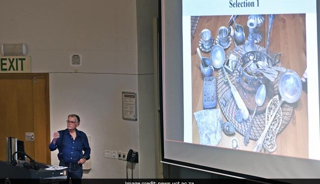 By Digging The Ground, The Person Took Out The 80 Year Old Treasure, The Ancestors Had Buried It Before The Second World War Ndtv Hindi Ndtv India