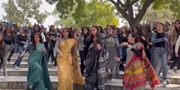 DU Professor Dressed As Pathan, Danced Fiercely On The Song Jhoome Jo Pathan, Video Viral Ndtv Hindi Ndtv India