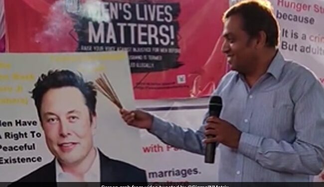 Elon Musks Fans Worshiped Him Like This, Watching The Video People Said – You Have Become God – एलन मस्क के प्रशंसकों ने इस तरह की उनकी पूजा, वीडियो देख लोग बोले