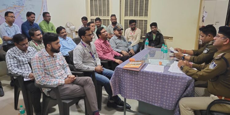 सेंधवा बैंक के मैनेजर ओं की मीटिंग ली गई।