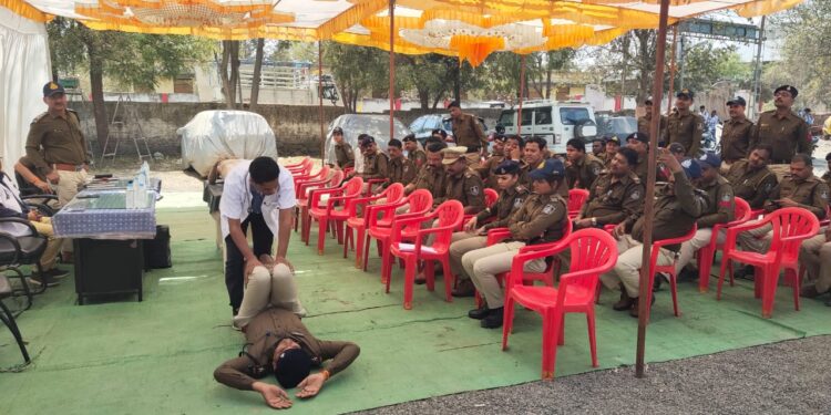 थाना सेंधवा शहर परिसर में सीएचसी सेंधवा की डॉक्टरों की टीम प्रशिक्षण कार्यक्रम का आयोजन किया गया