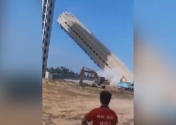 The Tall Building Sank Into The Ground In No Time, You Would Not Have Seen Such A Horrifying Sight, Watch The Viral Video Ndtv Hindi Ndtv India