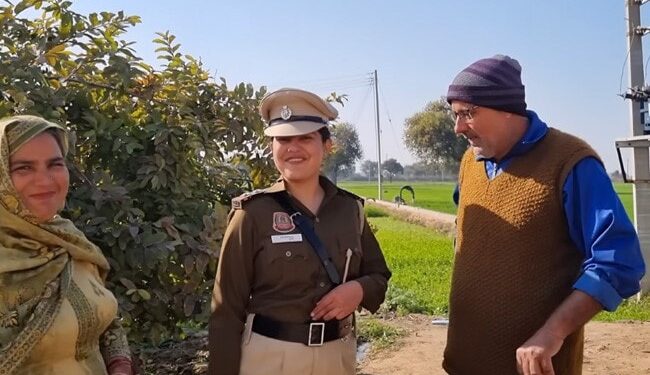 For The First Time After Becoming A Constable, The Daughter Came To Meet Her Parents In Uniform, Both Said – Proud Daughter! Ndtv Hindi Ndtv India – दारोगा बनने के बाद पहली बार वर्दी में मां-पिता से मिलने पहुंची बेटी, दोनों ने कहा
