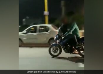 Couple Seen Romancing With Stunt On Moving Bike Video Goes Viral Ajmer Police Registered Case