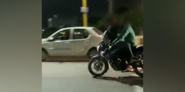 Couple Seen Romancing With Stunt On Moving Bike Video Goes Viral Ajmer Police Registered Case