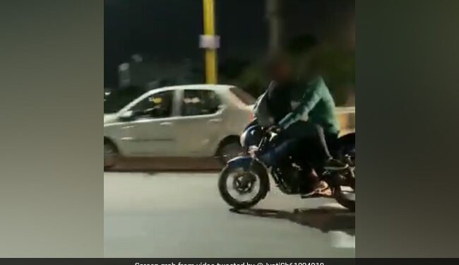 Couple Seen Romancing With Stunt On Moving Bike Video Goes Viral Ajmer Police Registered Case