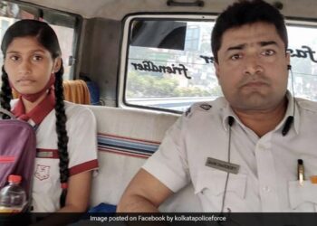 The Girl Student Who Came Alone For The Exam Lost Her Way, The Police Reached The Exam Center And Won Her Heart. Ndtv Hindi Ndtv India