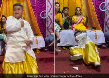 Son Fell On The Stage While Dancing Then What The Mother Did Immediately Every Parent Should Do See Viral Video