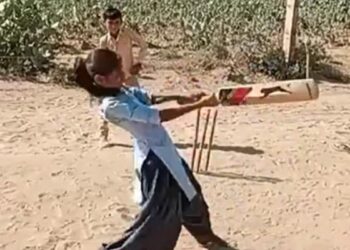 The Girl Hit A 360-degree Shot With A Bat On The Sand, Watching The Video People Said – This Is Surya! Ndtv Hindi Ndtv India – रेत पर बल्ले से लड़की ने मारा 360 डिग्री वाला शॉट, वीडियो देख लोगों ने कहा