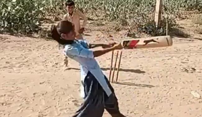 The Girl Hit A 360-degree Shot With A Bat On The Sand, Watching The Video People Said – This Is Surya! Ndtv Hindi Ndtv India – रेत पर बल्ले से लड़की ने मारा 360 डिग्री वाला शॉट, वीडियो देख लोगों ने कहा