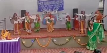 Teacher Dance Viral Video: Beautiful Dance By Teacher In Green Saree, Teacher Did Tremendous Dance At School Function Madam Ka Dance