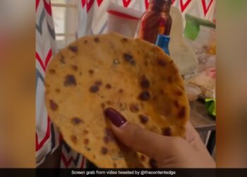 Paratha Stronger Than Iron Was Served In Hostel Food This Happened After Being Thrown Several Times Video Viral