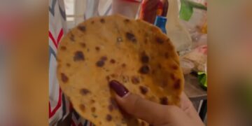 Paratha Stronger Than Iron Was Served In Hostel Food This Happened After Being Thrown Several Times Video Viral