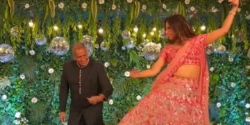 Epic Wedding Dance: Daughter Did Amazing Dance With Father In Wedding, Bride Amazing Dance With Her Father, Papa Ke Sath Beti Ne Kiya Dance