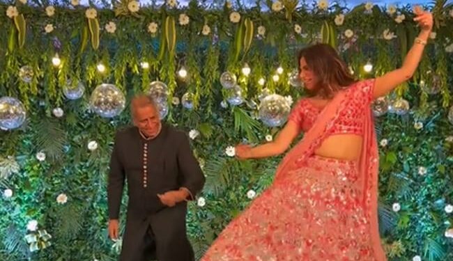 Epic Wedding Dance: Daughter Did Amazing Dance With Father In Wedding, Bride Amazing Dance With Her Father, Papa Ke Sath Beti Ne Kiya Dance