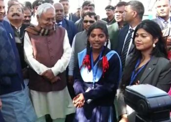 In Front Of Nitish Kumar, The Girl Student Sang Such A Song On De-addiction, Which Made CM Gadgad, Watch Viral Video Ndtv Hindi Ndtv India