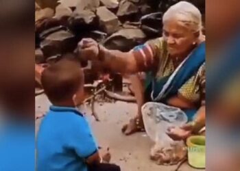 Grandmother Took A Look At The Grandson, Users Said – Watching The Video Reminded Me Of My Childhood, It Used To Be Like This In The Village Ndtv Hindi Ndtv India – दादी ने पोते की नज़र उतारी, यूज़र्स बोले