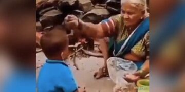 Grandmother Took A Look At The Grandson, Users Said – Watching The Video Reminded Me Of My Childhood, It Used To Be Like This In The Village Ndtv Hindi Ndtv India – दादी ने पोते की नज़र उतारी, यूज़र्स बोले
