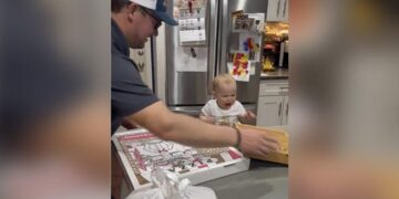 Amazing Reaction Of A Cute Kid Seeing Pizza, People Are Showering Love On Social Media