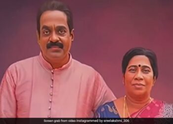 Daughter Gifted Wonderful Painting To Parents, Father Kissed Her Forehead With Love, Watch Emotional Video Ndtv Hindi Ndtv India