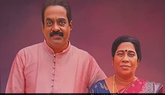 Daughter Gifted Wonderful Painting To Parents, Father Kissed Her Forehead With Love, Watch Emotional Video Ndtv Hindi Ndtv India