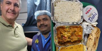 American Socialist Salvatore Babones Praised The Food Served In The Rajdhani Express, Shared A Picture Of The Food On Twitter And Wrote This – भारतीय भोजन को देखकर विदेशी शख्स हुआ बेहद खुश, ट्विटर पर लिखा