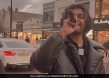 Man Sings Salmans Song Tere Naam On The Streets Of London, Foreigners Also Get Excited Ndtv Hindi Ndtv India