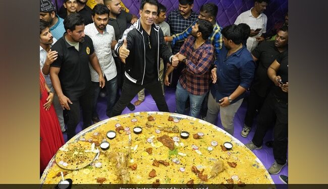 The Countrys Biggest Plate Was Named After Sonu Sood, The Post Went Viral On Social Media Ndtv Hindi Ndtv India