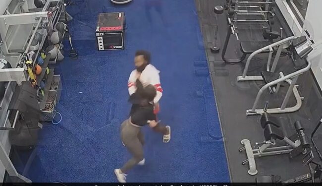 The Man Started Forcing Himself In The Gym, The Woman Made Him Miserable With A Fist, Now People Are Praising Ndtv Hindi Ndtv India