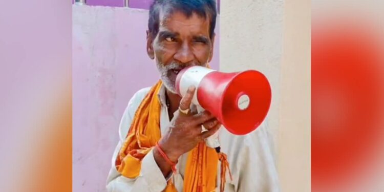Chacha Is Selling Peanuts By Singing Bhojpuri Songs, Listeners Are Saying – A Song Will Be Made On This In Bhojpuri! – भोजपुरी गाने गाकर चच्चा मुंगफली बेच रहे हैं, सुनने वाले कह रहे हैं