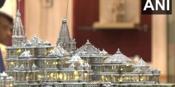 Silver Ram Mandir: A Jeweler From Surat Has Made Silver Replicas Of Ram Mandir, Photo Viral