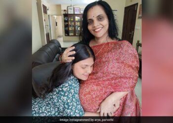 At The Age Of 47, Film Actress Arya Parvatis Mother Gave Birth To A Daughter, People Said- Congratulations! – 47 साल की उम्र में फिल्म एक्ट्रेस आर्या पार्वती की मां ने दी बेटी को जन्म, लोगों ने कहा