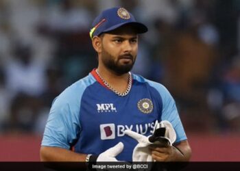 Rishabh Pant Landed In The Swimming Pool, Tweeted And Wrote Grateful For Everything- VIDEO , Rishabh Pant In Swimming Pool Video Rishabh Pant Health Update – स्विमिंग पूल में उतरे Rishabh Pant, Tweet कर लिखा हर चीज़ के लिए आभारी हूं