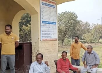 प्रयागराज के इस रेलवे स्टेशन पर टिकट तो खरीदते हैं लोग, मगर ट्रेन में सफ़र क्यों नहीं करते हैं?