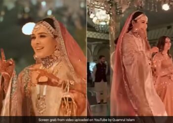 Pakistani Bride Dances To Jalebi Baby With Friends Leaves Groom Surprised Internets Says Amazing Viral Video – पाकिस्तानी दुल्हन ने ‘जलेबी बेबी’ गाने पर किया ऐसा डांस, आंखे फाड़ देखता रहा दूल्हा, लोग बोले