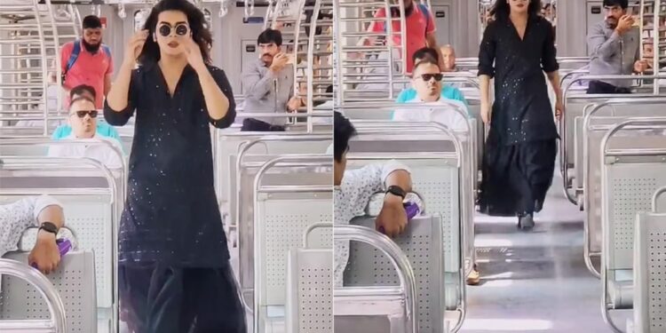 Man Was Doing Catwalk Wearing A Skirt In Mumbai Local Passengers Shocked Internet Says What A Confidence Video Viral – मुंबई लोकल में स्कर्ट पहनकर कैटवॉक कर रहा था शख्स, आंखे फाड़कर देखते रहे यात्री, यूजर्स बोले