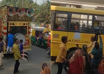 Students Dance To Hit Bhojpuri Song Patli Kamariya In Uniform: When Song Patli Kamariya Mori Was Played In The Wedding Barat Then Children Started Dancing In School Bus
