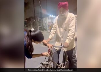 IAS Officer Shares Video Of Lucknow Woman Who Equips Safety Light On Bicycles To Curb Accidents