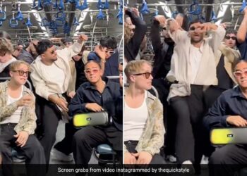 Foreign Dancers Did A Tremendous Dance In Mumbais Local Train, Users Are Saying Amazing – मुंबई की लोकल ट्रेन में विदेशी डांसरों ने किया जबरदस्त डांस, जिसे देख यूज़र्स कह रहे हैं