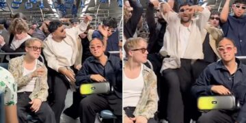 Foreign Dancers Did A Tremendous Dance In Mumbais Local Train, Users Are Saying Amazing – मुंबई की लोकल ट्रेन में विदेशी डांसरों ने किया जबरदस्त डांस, जिसे देख यूज़र्स कह रहे हैं