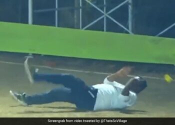 Watch: Fielder Fails To Stop Ball On Cricket Ground, Internet In Splits | Cricket Funny Fielding Video Goes Viral On Social Media