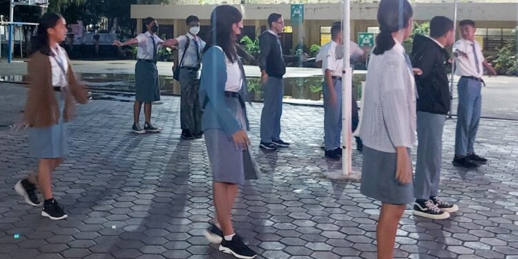 Teens Walk Zombie Like To School For 5.30 Am Class In This Country | Indonesia School Classes Start At 530 Am Students Walk Like Zombies On Road, Zombie School
