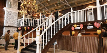 Guess This Place Railways Minister Shares Photo Of Station Which Looks Like A Cafe Stuns Internet – रेल मंत्री ने शेयर की Cafe की तरह दिखने वाले स्टेशन की खूबसूरत तस्वीर, पूछा